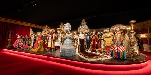 Du coeur à la main, Dolce & Gabbana, époustouflante, dans des décors incroyables