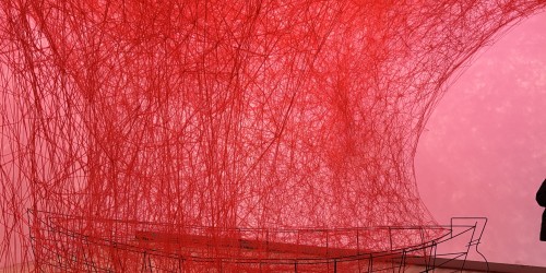 Les installations pleine de poésie de Chiharu Shiota au Grand Palais